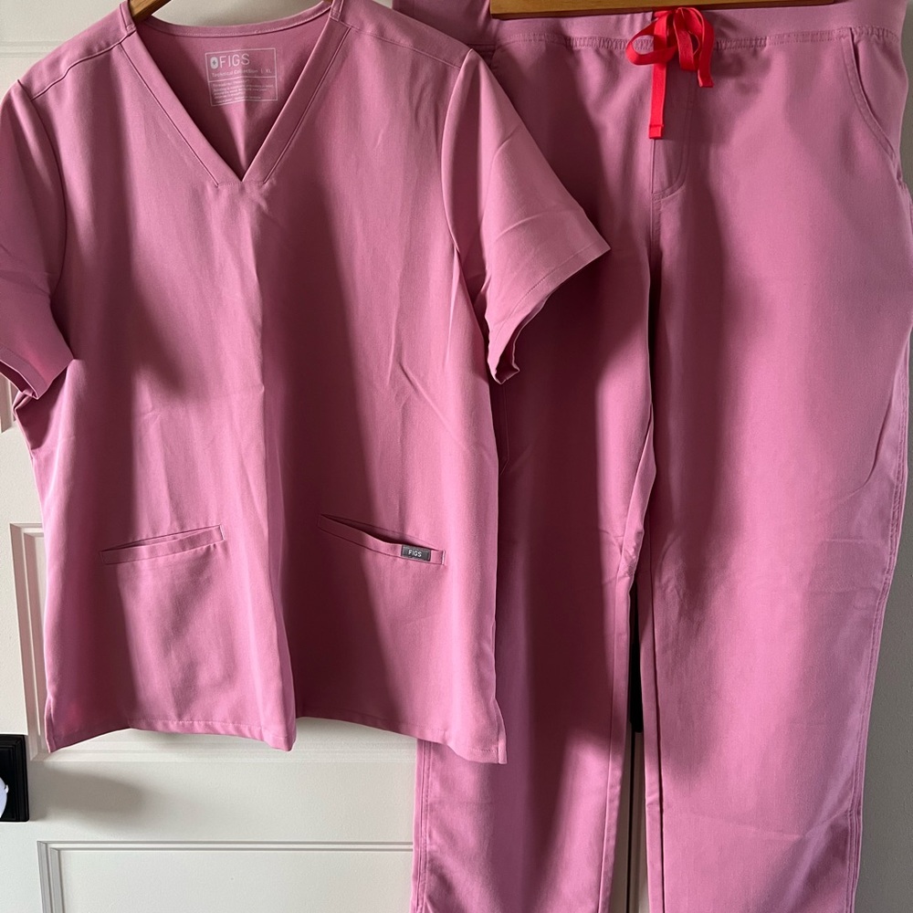 FIGS Chalk Pink Set